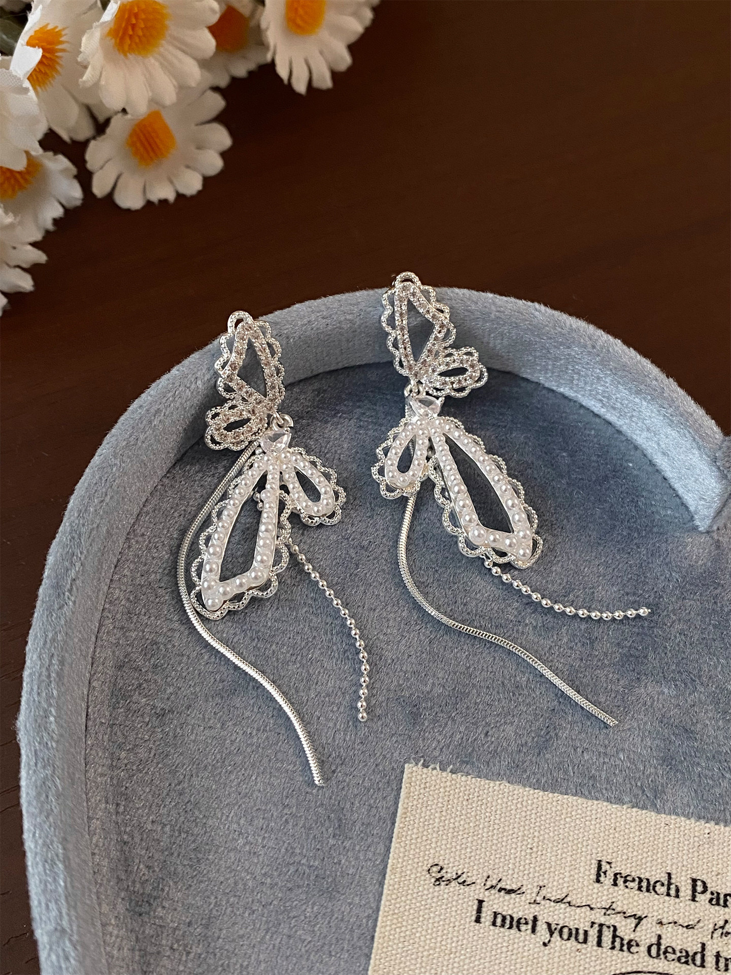 Elegante französische Schleife Ohrringe für Damen, luxuriöses Design mit edlem Flair, zierliche Ohrstecker im minimalistischen Stil, lange Quaste Ohrhänger