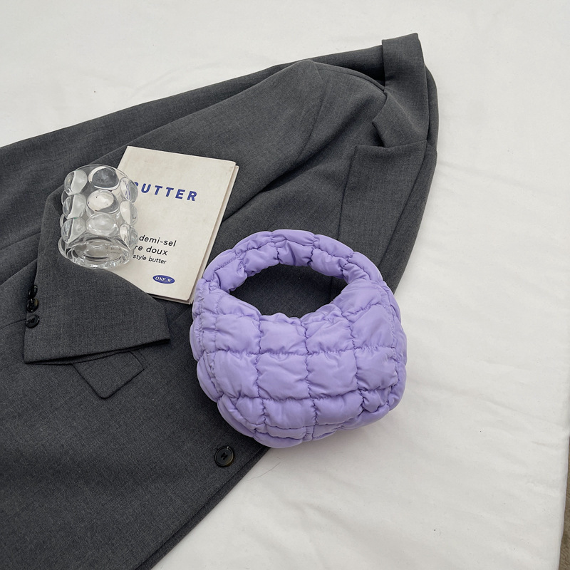 Bolso de nube a cuadros plisados coreanos al por mayor Bolso de axilas 2024 Nuevo estilo de plumón Mini bolso de moda