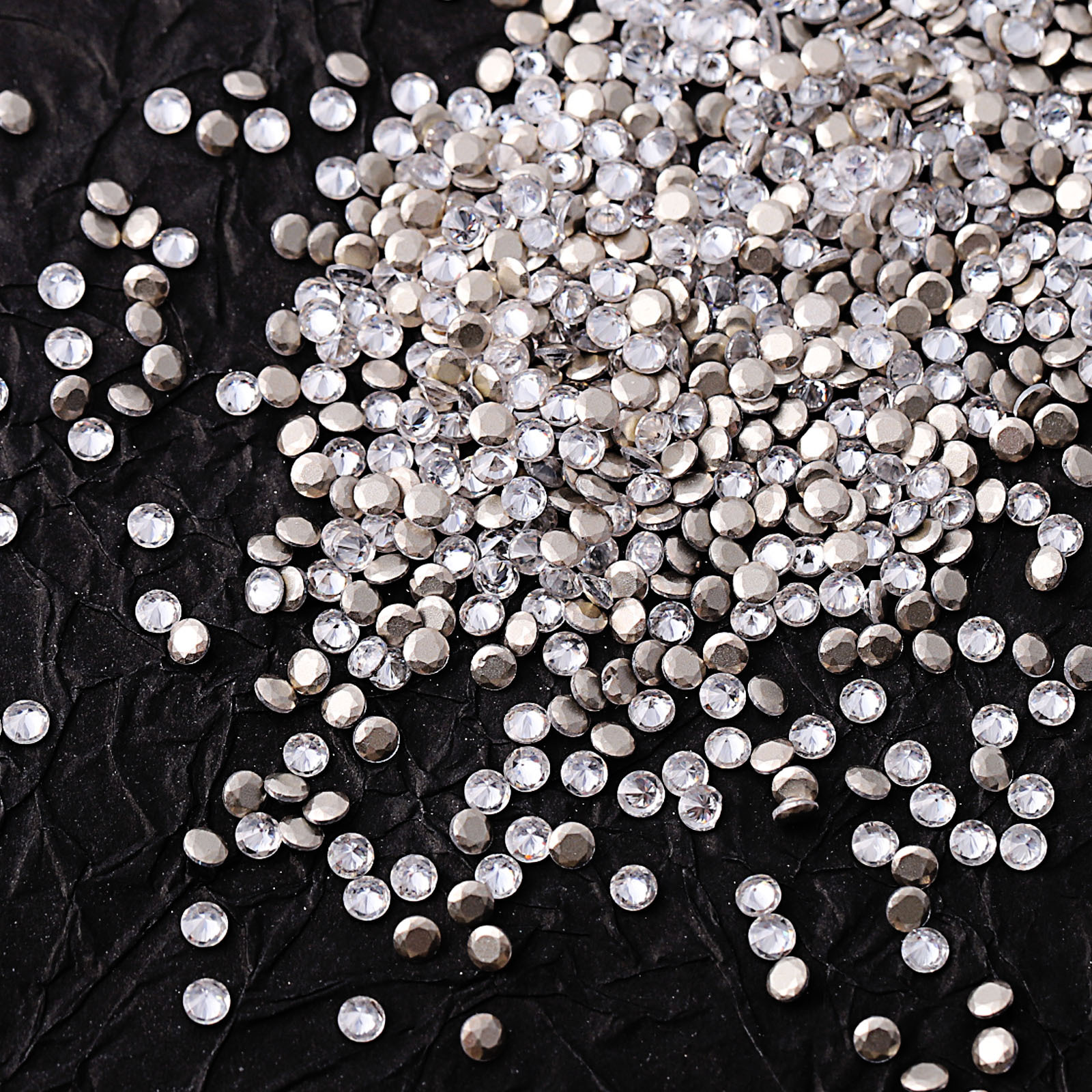 Mini beveled zircon white 3.0 round