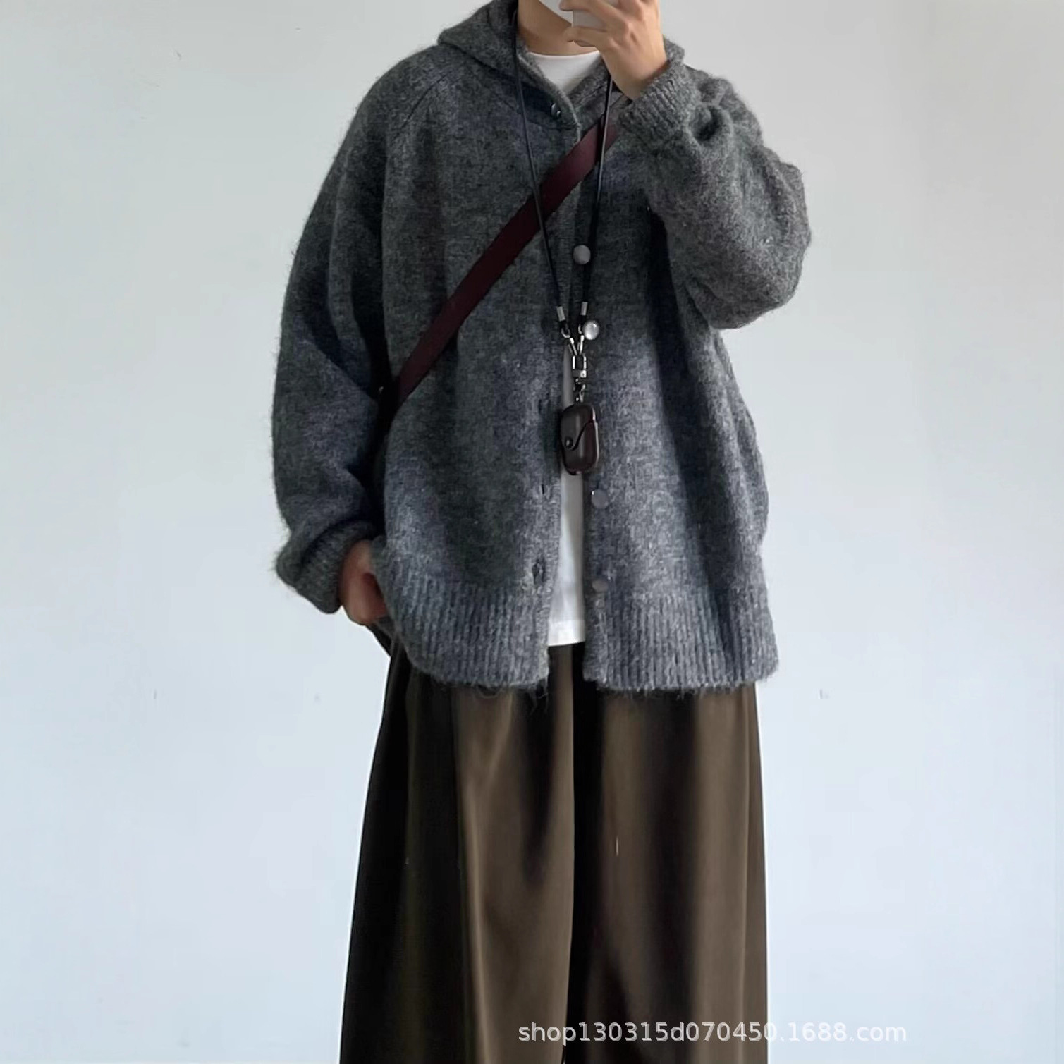 2025 otoño y invierno de alta calidad sensación de lana perezosa mezcla de lana femenina gruesa con sudadera con capuz para hombres blando nicho de punto glutinoso