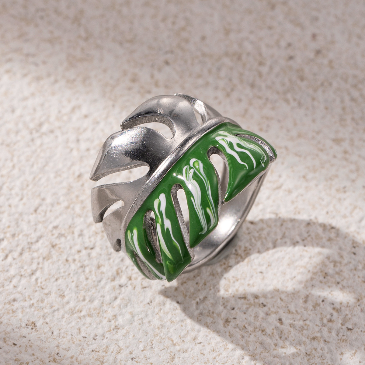 Anillo de acero inoxidable de alta sensación de lujo ligero y diseño de color contrastante de anillo de acero de titanio universal joyería