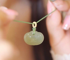 祥雲福豆天然和田玉青玉掛件鎖項鍊青玉鎖吊墜女小玉墜毛衣鏈