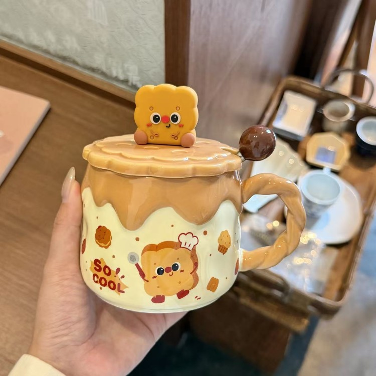 Creativo lindo pan tostado taza de cerámica casera con cucharas de cubierta de agua alta cara hermosa taza de marca para niños