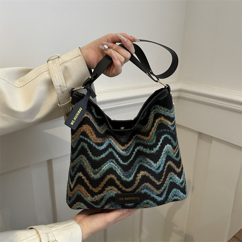Large capacity fashionable Korean style simple shoulder bag women's 2024 early spring new versatile ins casual bag tote bag