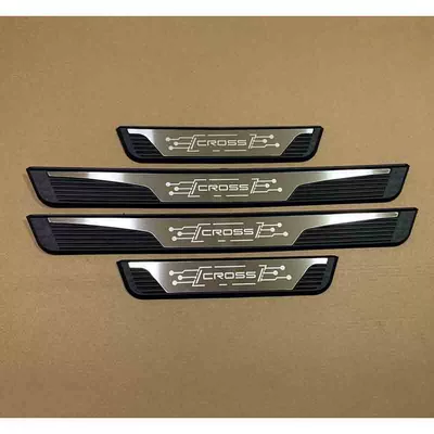 Suitable for Toyota Corolla, Dekorativ pedal başlıqları - corolla-cross-exterior-door-sill-strip-black-base-with-silver-color