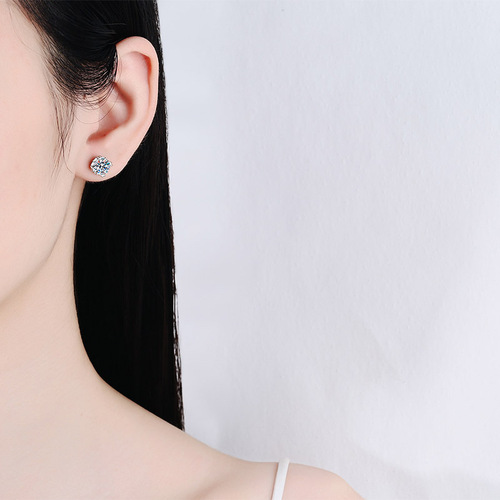 925 sterling silver earrings plated with pt950 gold as a gift to your girlfriend, exquisite and compact screw type moissanite earrings manufacturer
