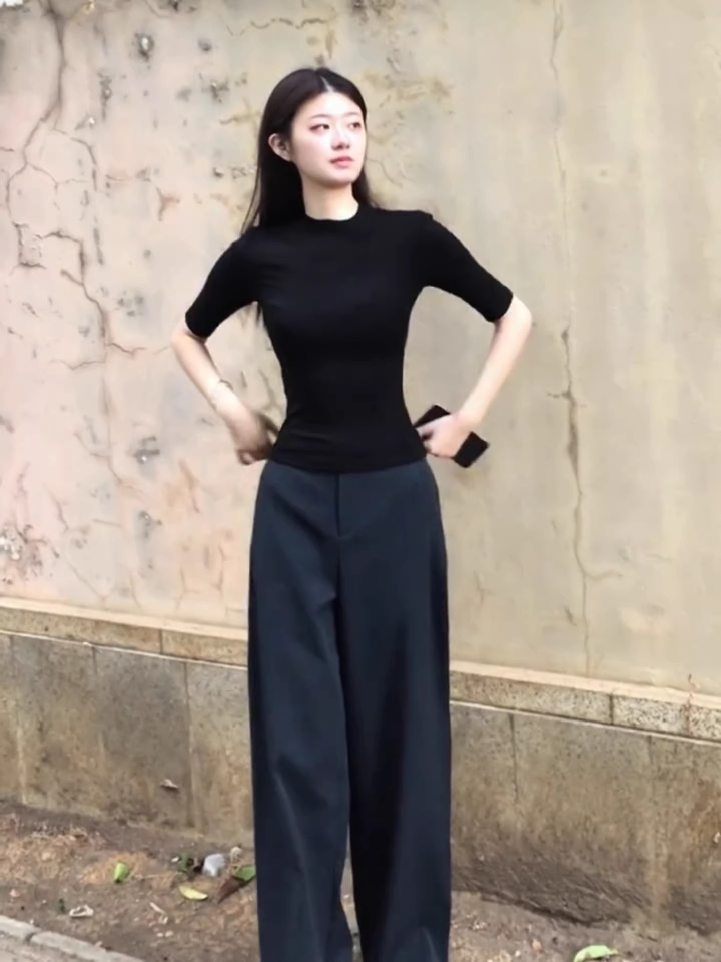 美式辣妹黑色早春新款修身设计显瘦基础款中袖收腰正肩T恤女上衣