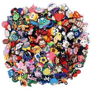Cross-border Amazon random mixed non-repetitive cartoon hole shoes shoes Joker flower shoe buckle accessories pvc soft rubber batch
