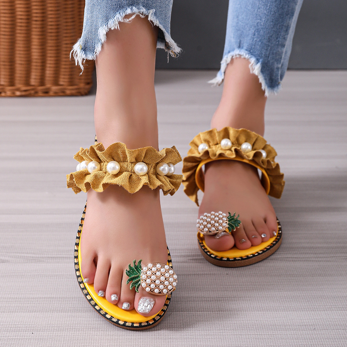 Women's Vacation Roman Style Solid Color Pineapple Pearls Round Toe Beach Sandals display picture 11