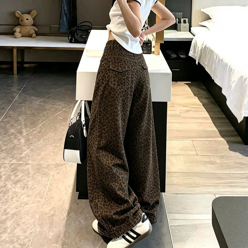 Chao Li Youhuo leopard print jeans for women, 2026 new autumn style, high-waisted, loose, slimming, straight wide-leg pants for petite figures Chao Li Youhuo leopard print jeans for women, 2026 new autumn style, high-waisted, loose, slimming, straight wide-leg pants for petite figures