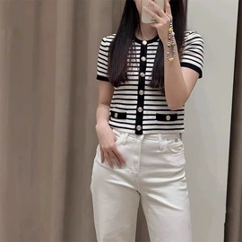 女式针织衫;连衣裙;时尚休闲套装