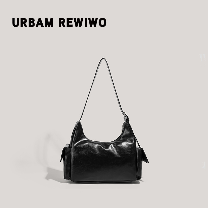 Fashionable capacious one-shoulder bag