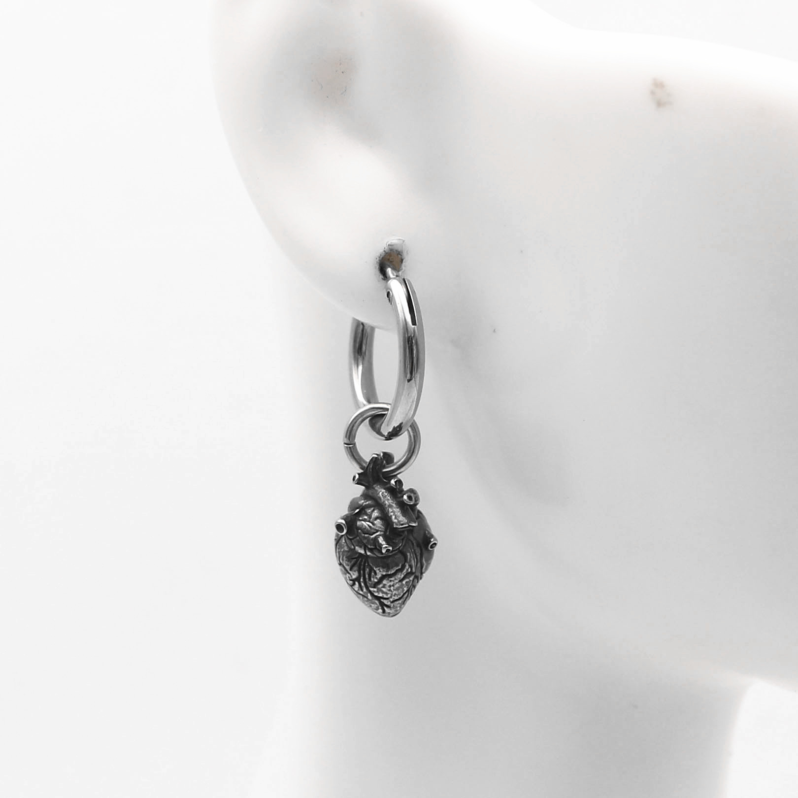 European and American Style Exaggerated Niche Design Heart Earrings Trendy Men's Trendy Women's Personalized Retro Titanium Steel Earrings Easy to Buckle Wholesale