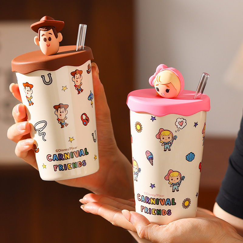 Toy Story de dibujos animados con tapa de taza de agua de cerámica taza de paja de gran capacidad taza de café de pareja creativa de alto valor nominal