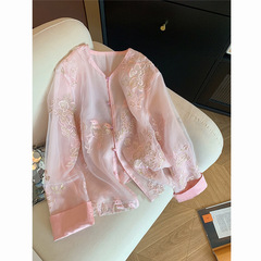 ピンクの新しい中国式の欧根紗の刺繍のシャツの女性の春夏の新型の国風のゆったりしている気質の独特で美しい日焼け止めのシャツ