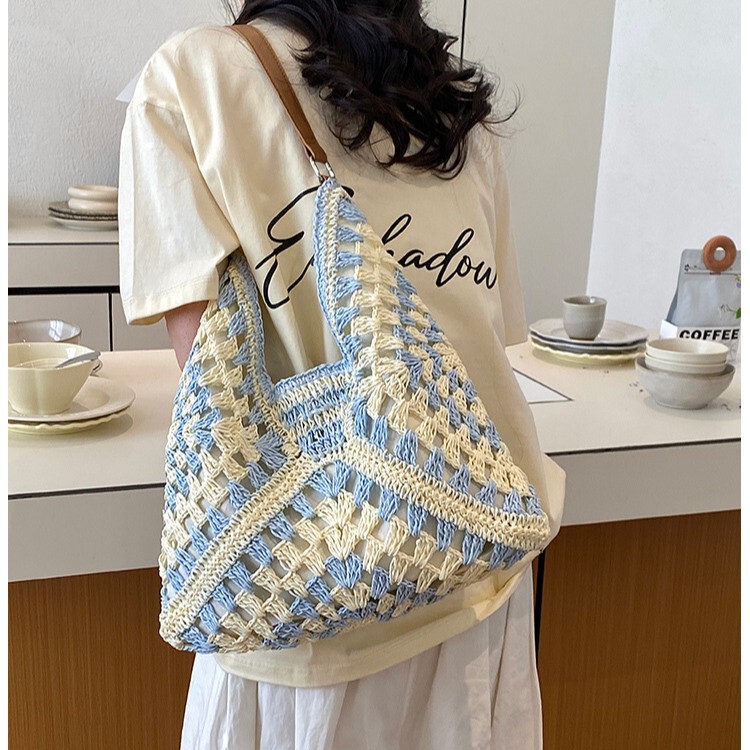 2026 New Niche Sweet Woven Straw Tote Bag, Single-Shoulder Vacation Bag with Magnetic Clasp, Popular Women's Bag