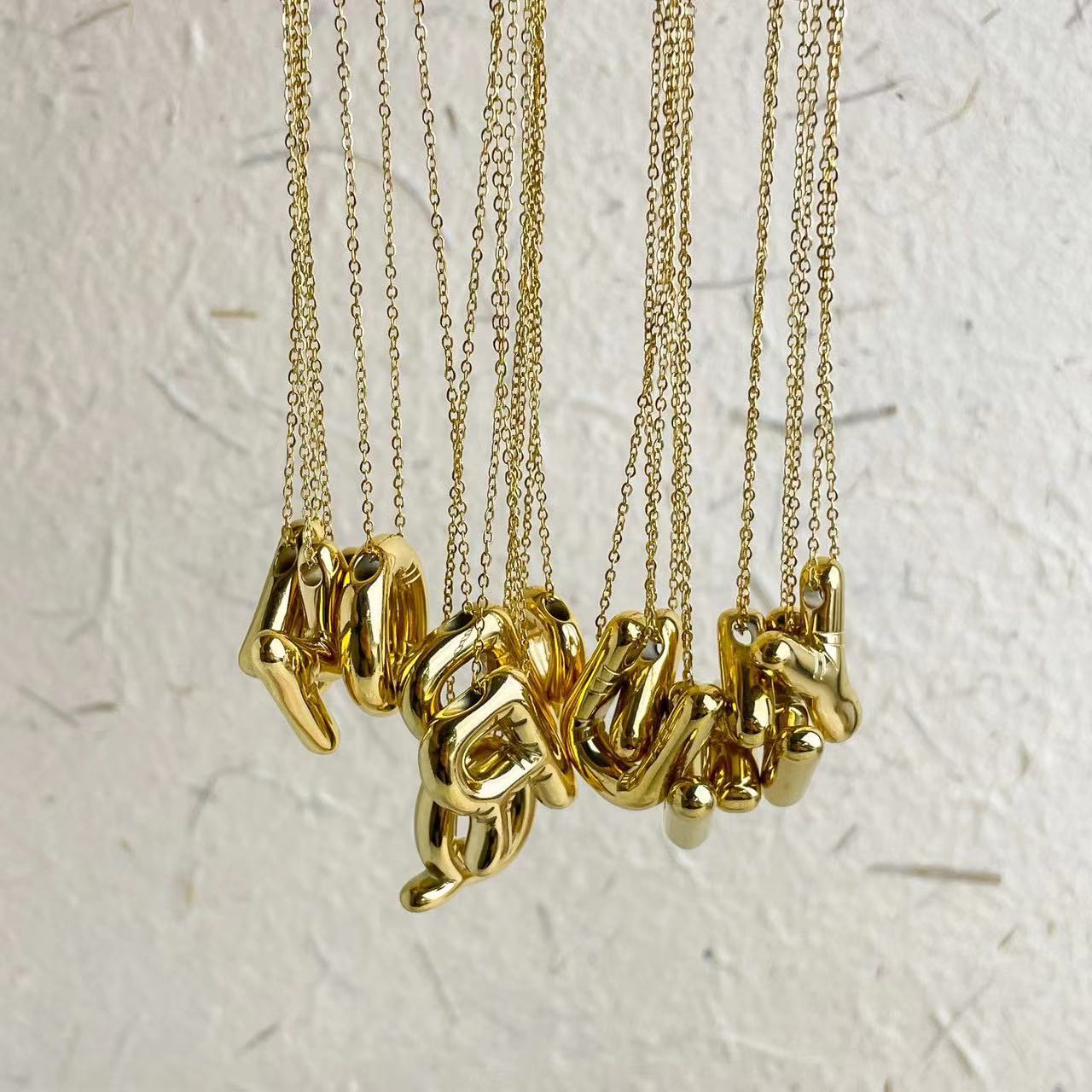 1 Piece Quantity Daily Occasion Fashion Balloon Letter Necklace Titanium Steel 26 English Letter Necklace 3D Three-Dimensional Gold Plating Non-Fading