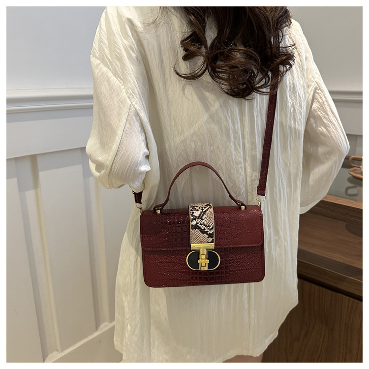 Korean casual fashion handbag 2024 new simple crocodile pattern single shoulder crossbody small square bag_voghion.com