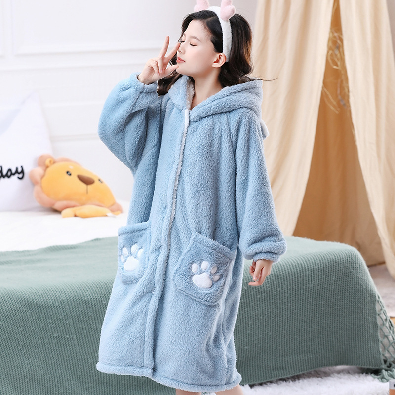 Cartoon Children's Thick Flannel Bathrobe Autumn and Winter Parent-Child Matching Warm Bathrobe for Older Children Home Wear Cartoon Children's Thick Flannel Bathrobe Autumn and Winter Parent-Child Matching Warm Bathrobe for Older Children Home Wear
