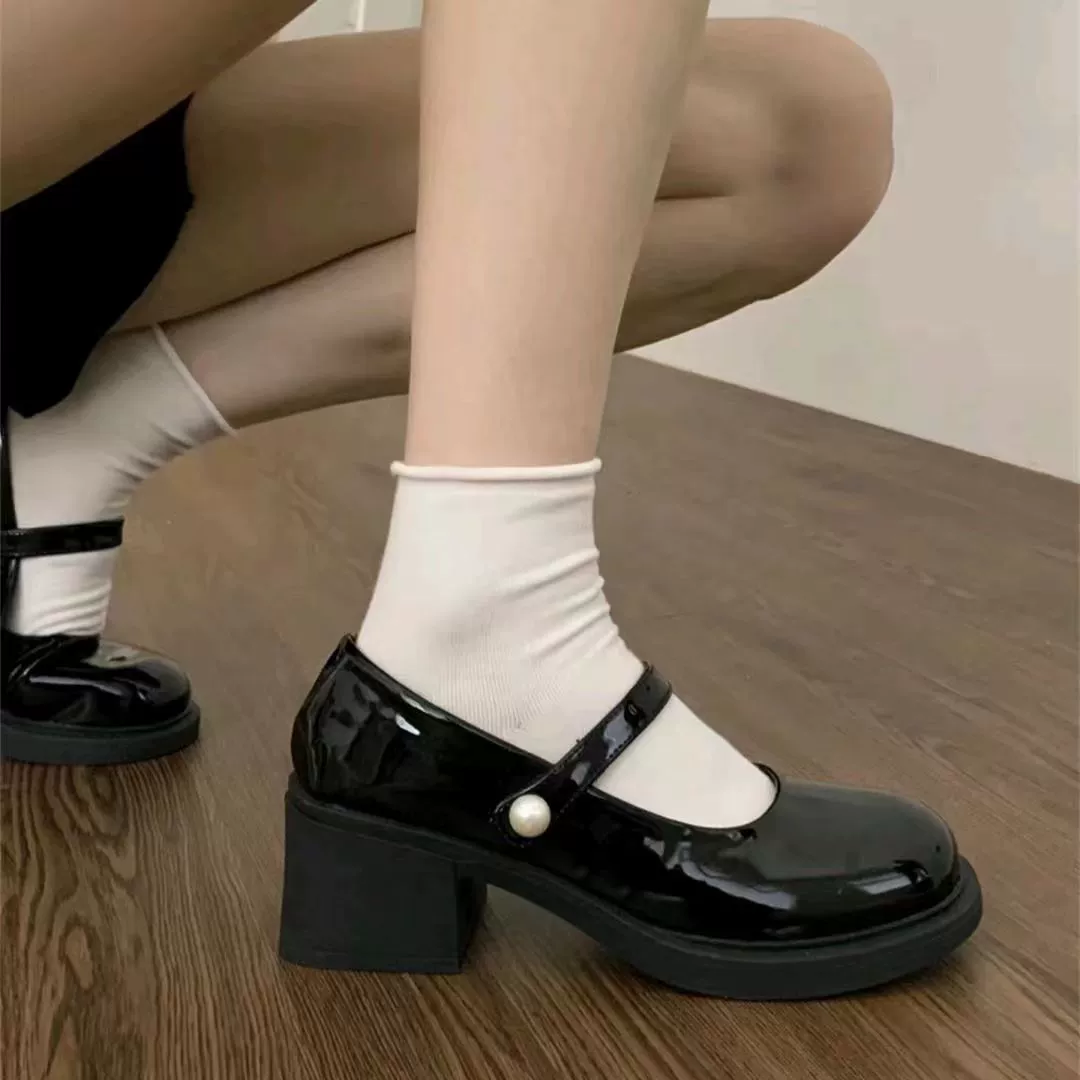 Высокое значение с дикими круглыми головками на толстом каблуке ретро маленькие черные кожаные туфли женский 2024 новый легкий рот французские одиночные туфли Мэри Джейн