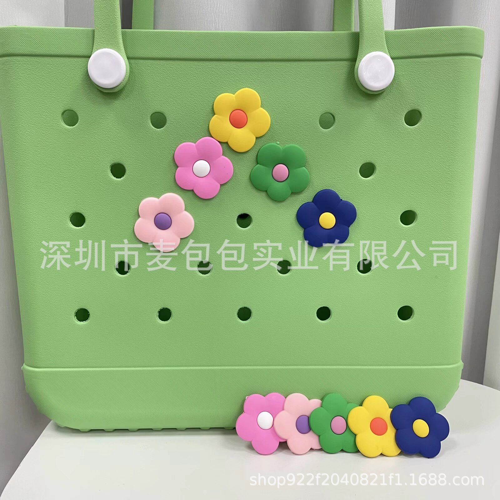 新款跨境bogg沙滩包包配饰新款花朵英文卡通扣大尺寸鞋花包花彩色
