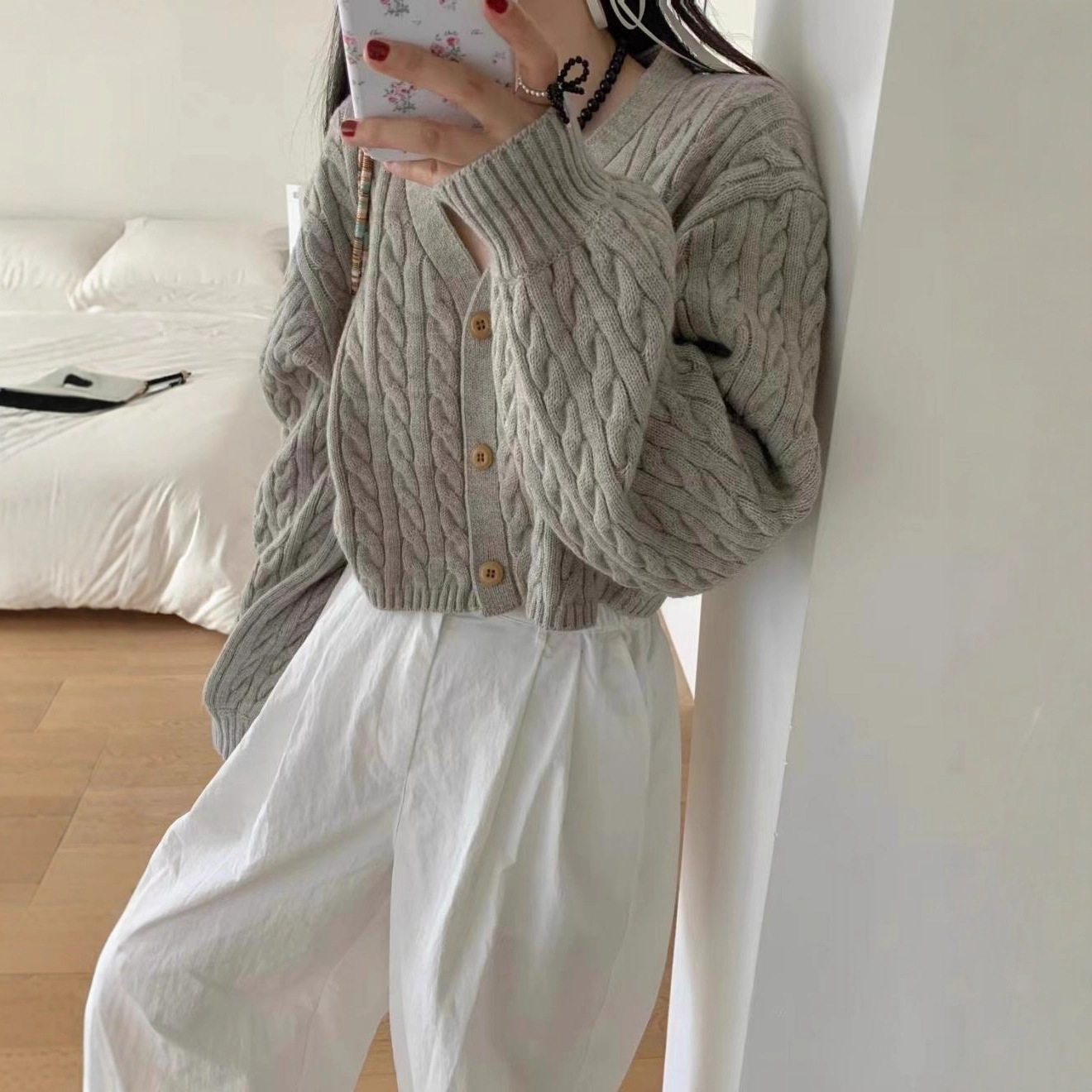 Corea del Sur Dongdaemun simple torcido corto de cintura alta jersey cardigan de punto para mujeres otoño y invierno nuevo suéter de manga de linterna pequeña