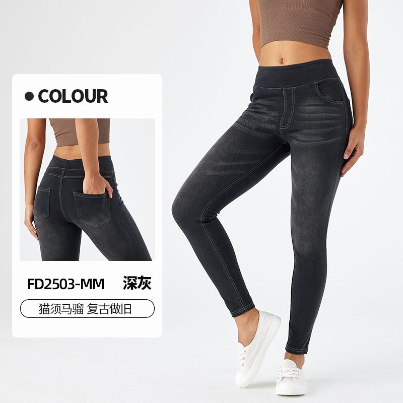 Gris oscuro-gato bigote mono