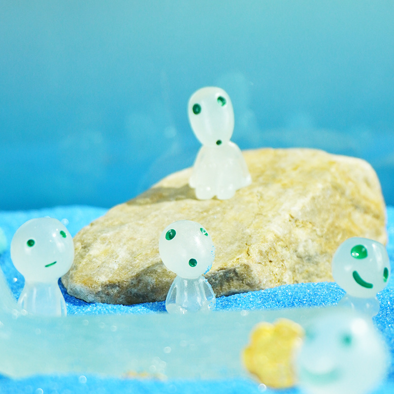 Venta caliente micro paisaje luminoso princesa Mononoke pequeños adornos resina creativa brillante muñeca alienígena pequeño árbol elfo