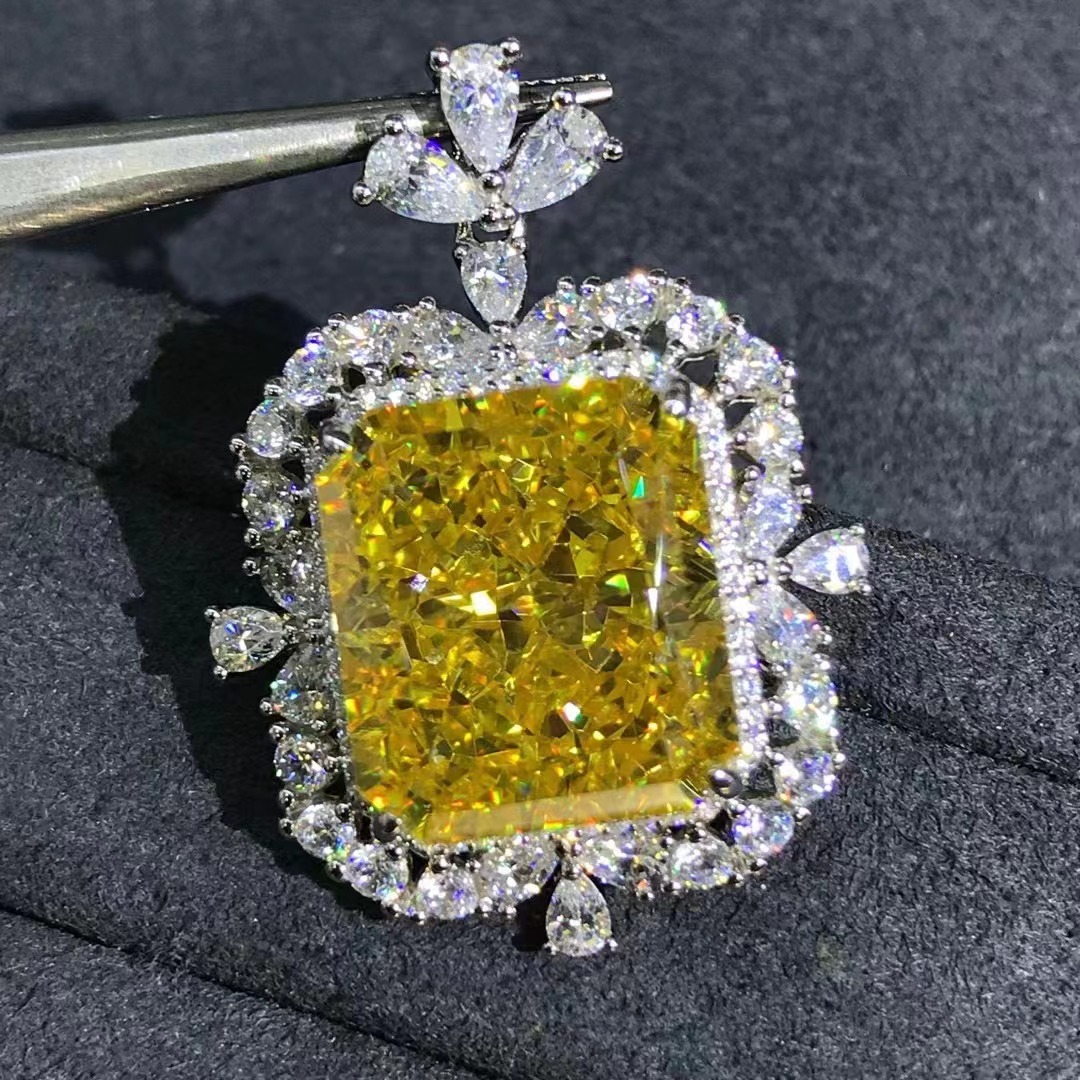 15 quilates diamantes cortados amarillos de alto carbono perforación colgante de plata esterlina gruesa electrodeposición incrustada importación de alto carbono perforación
