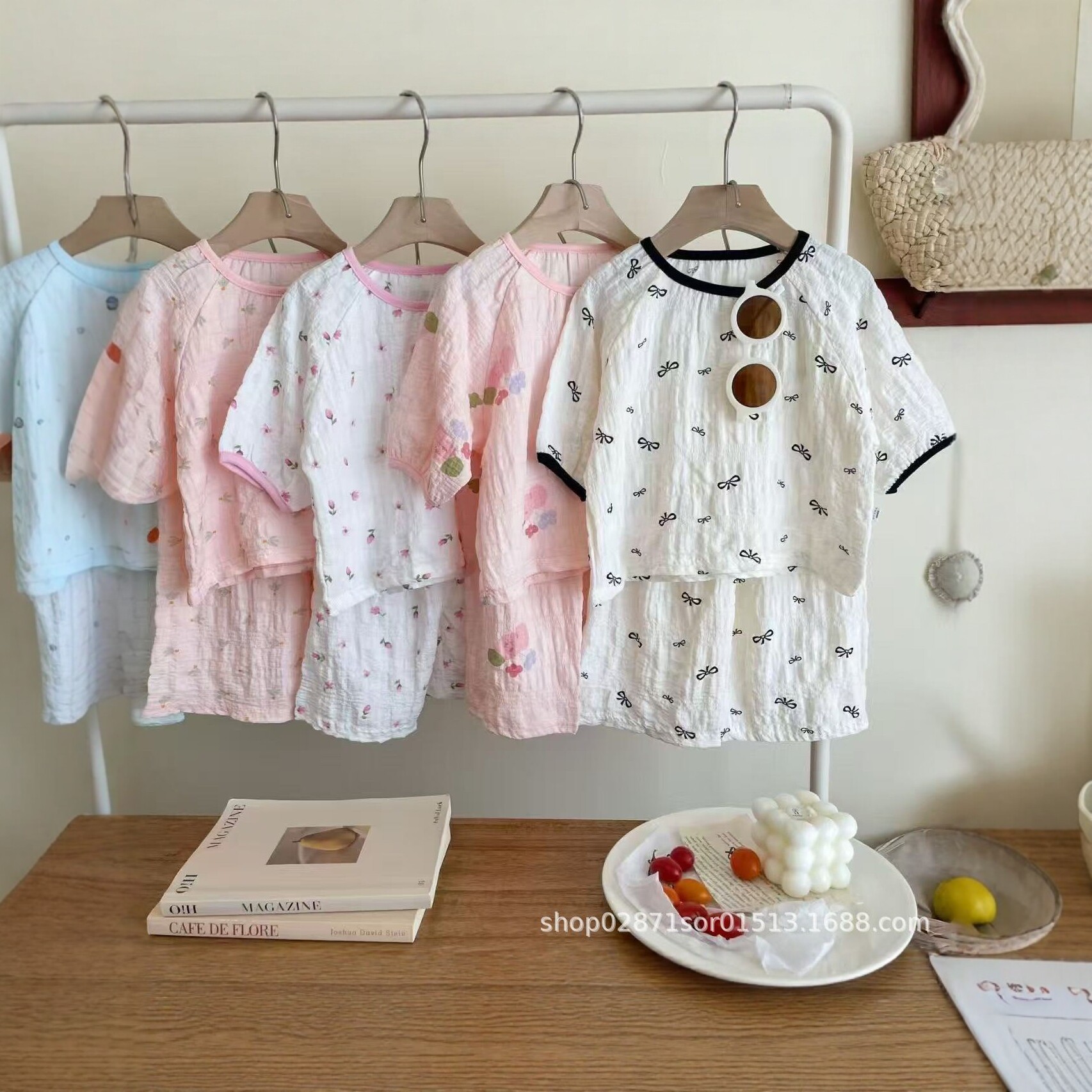 Girls' summer double-layer gauze loungewear set, featuring a sweet lace-trimmed collar, short sleeves, and shorts; a pure cotton pajama set for babies, consisting of two pieces