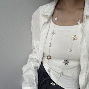 2025 New Sense of Design Metal Flower Contrasting Color Splicing Long Multi-Purpose Exquisite Necklace Design Ins Sweater Chain
