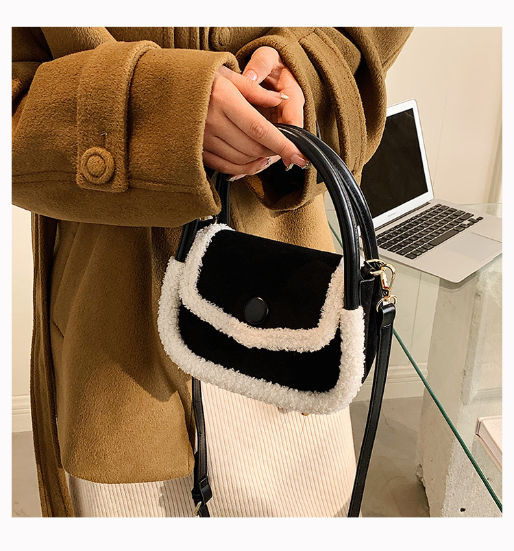 Fashion Plush Handbag Female Autumn And Winter 2021 New Trendy One-shoulder Messenger Bag display picture 4