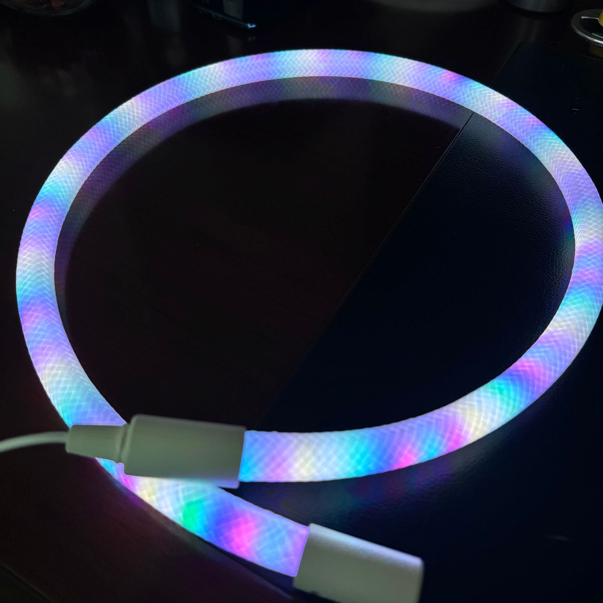 360 도 LED가 달린 그물 붉은 짠 빛 화려한 조명으로 마법 경마 분위기 빛을 강조
