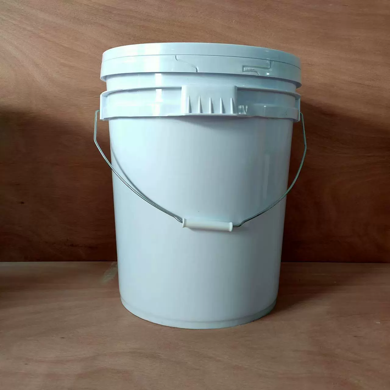 Агент выпуска прессформы алюминиевого сплава цинка горячей камере холодной камере литья под давлением машины аксессуары литья под давлением агент выпуска прессформы на водной основе 1:100