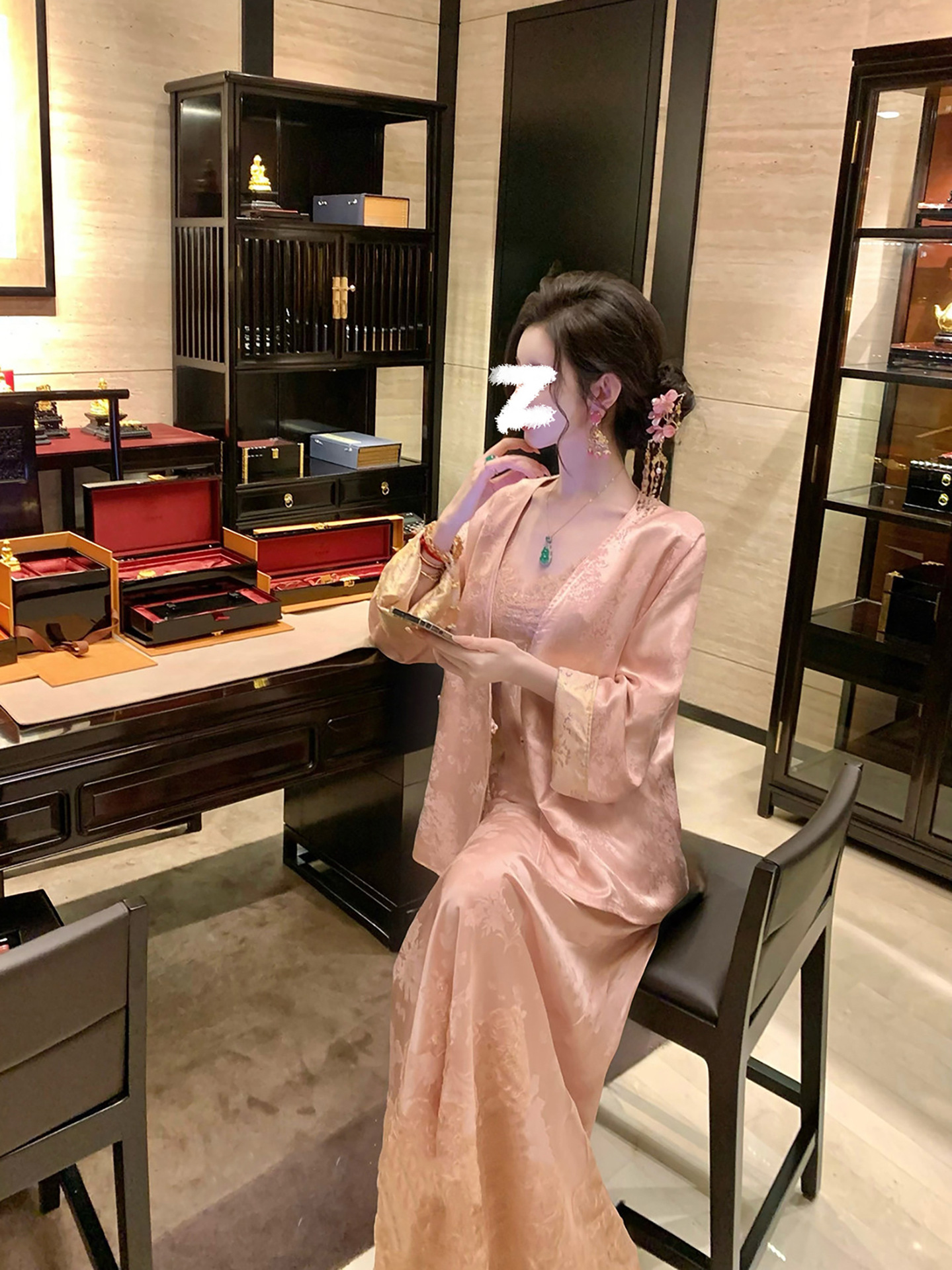 Bộ áo khoác hoa văn nổi + đầm dây ren phong cách tân cổ điển Trung Quốc, mặc hai mặt — Áo khoác, đầm dây chi tiết 4