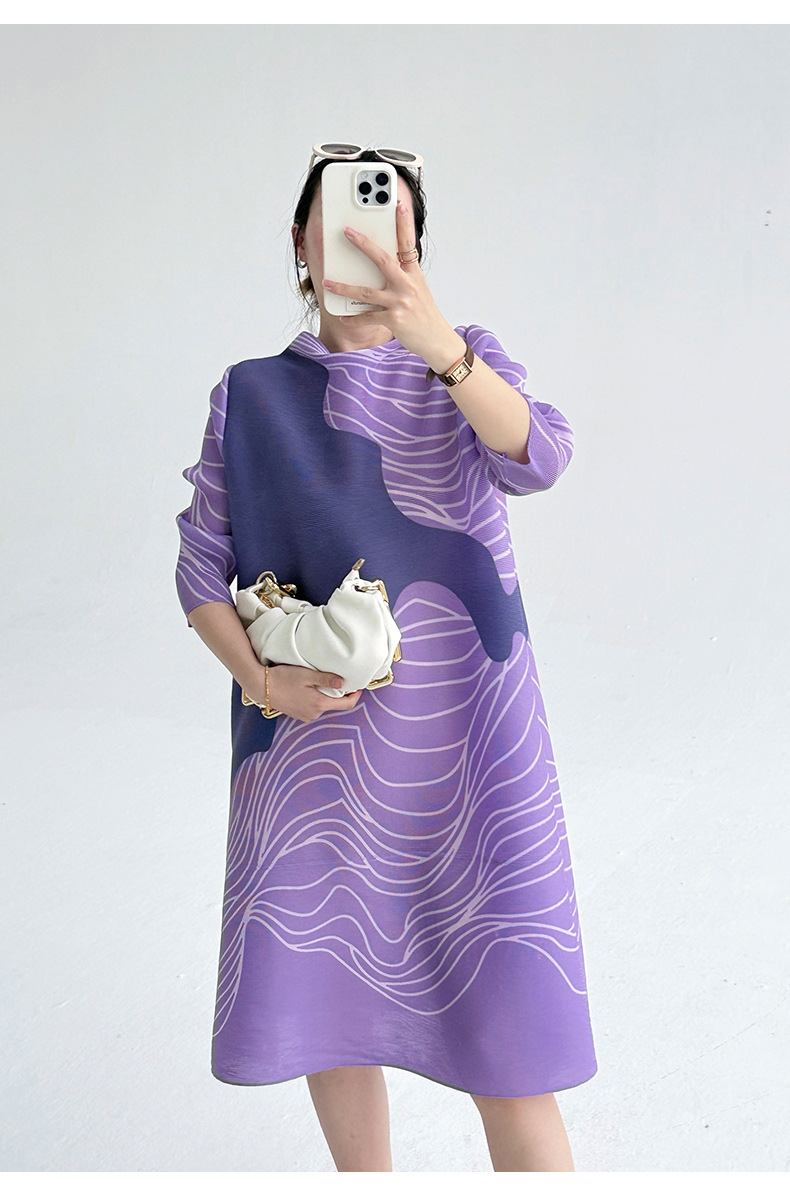 Váy liền maxi nữ in họa tiết kẻ sọc xếp ly tôn dáng — Màu tím chi tiết 7