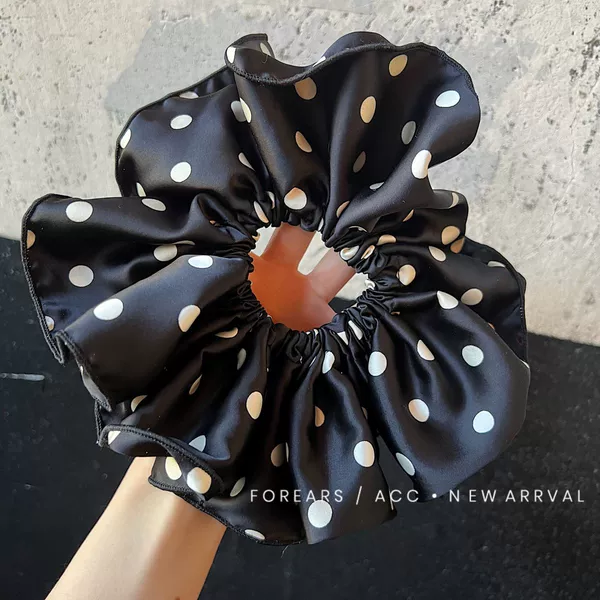 Romantic story with black polka dots
