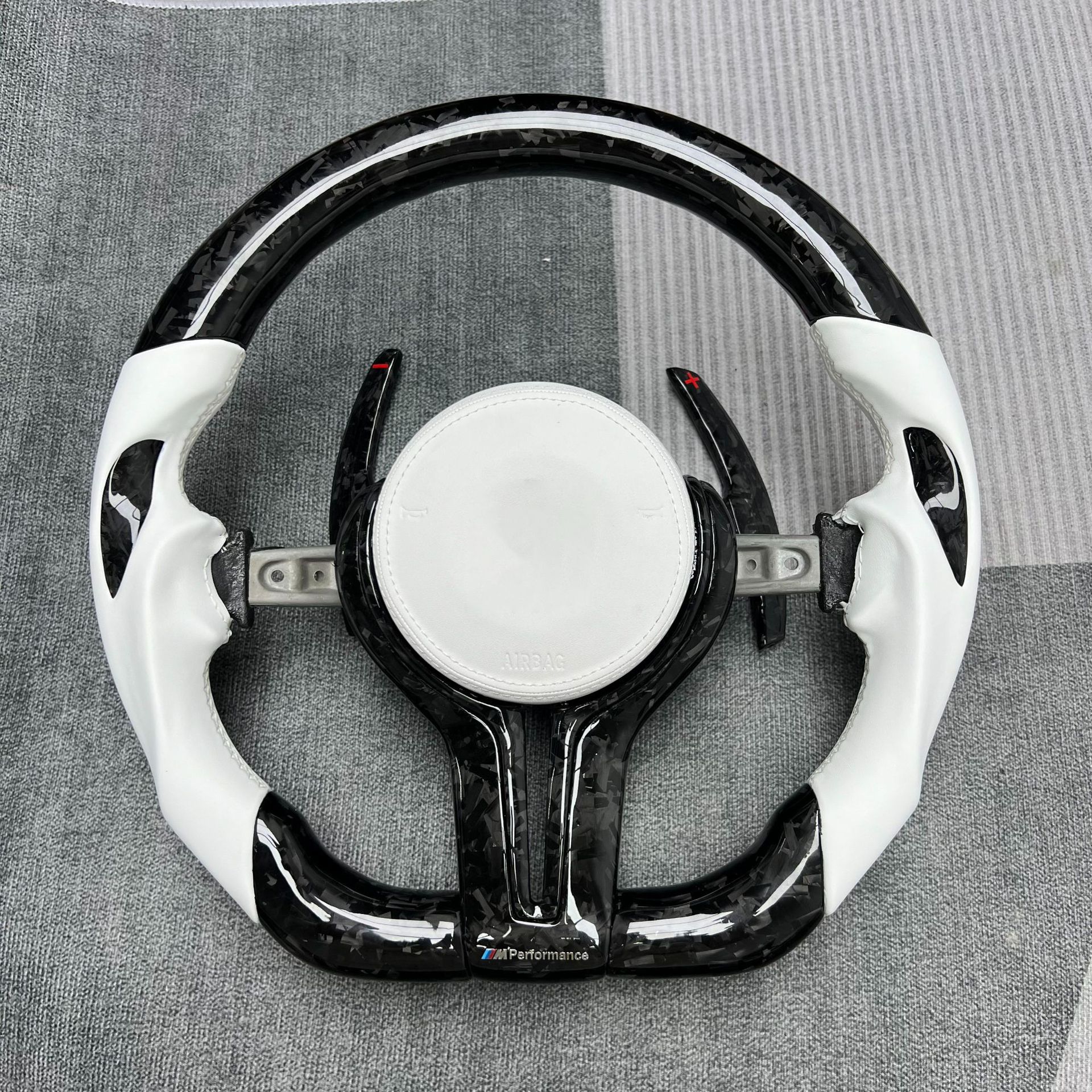 Popular in foreign trade, suitable for BMW F chassis 3 Series, 5 Series, X3, X5, M3, M6 carbon fiber car steering wheel modification and customization