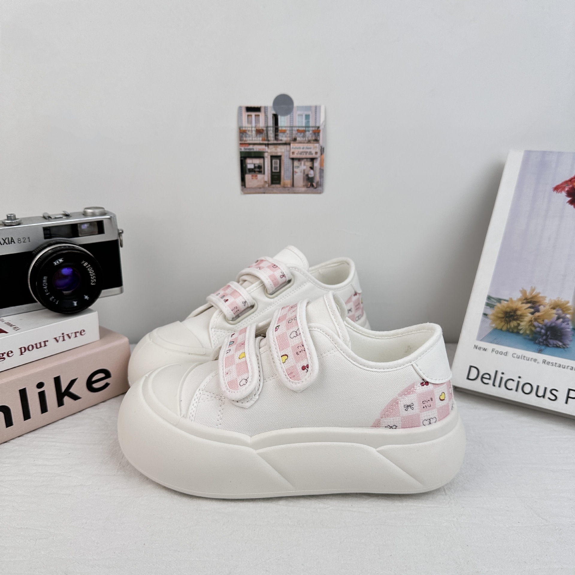 Yuanbo verano zapatos de skate casuales para mujeres 2025 nuevos zapatos blancos de suela gruesa zapatos de lona delgados zapatos de bolsa