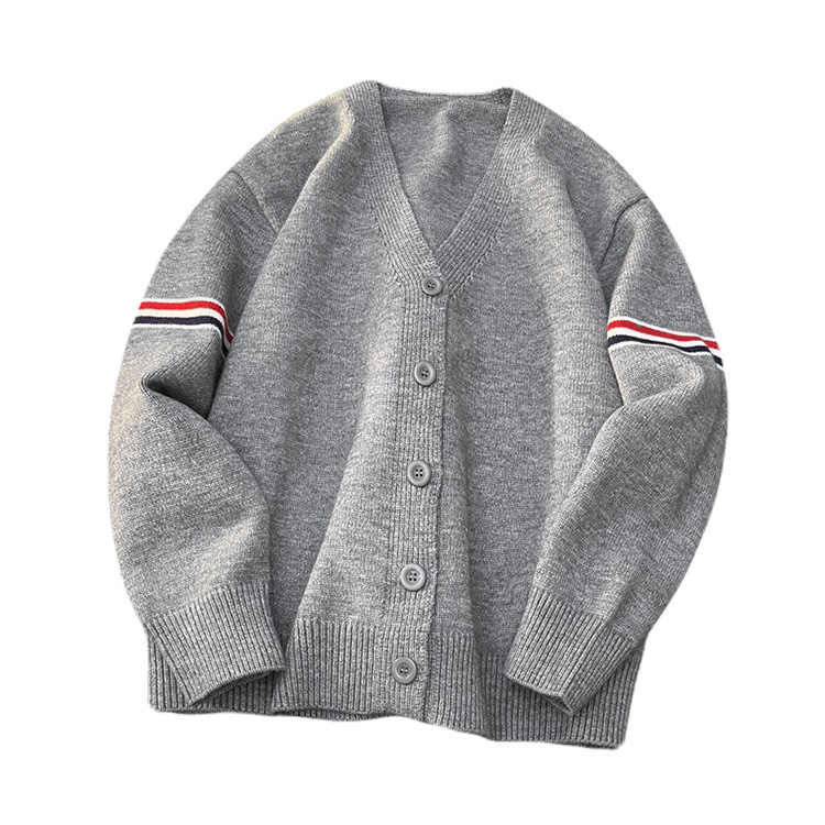 Explosiones transfronterizas de tamaño europeo de gran tamaño V-cuello Cardigan chaqueta camiseta de punto suéter de color masculino rayas de fábrica al por mayor