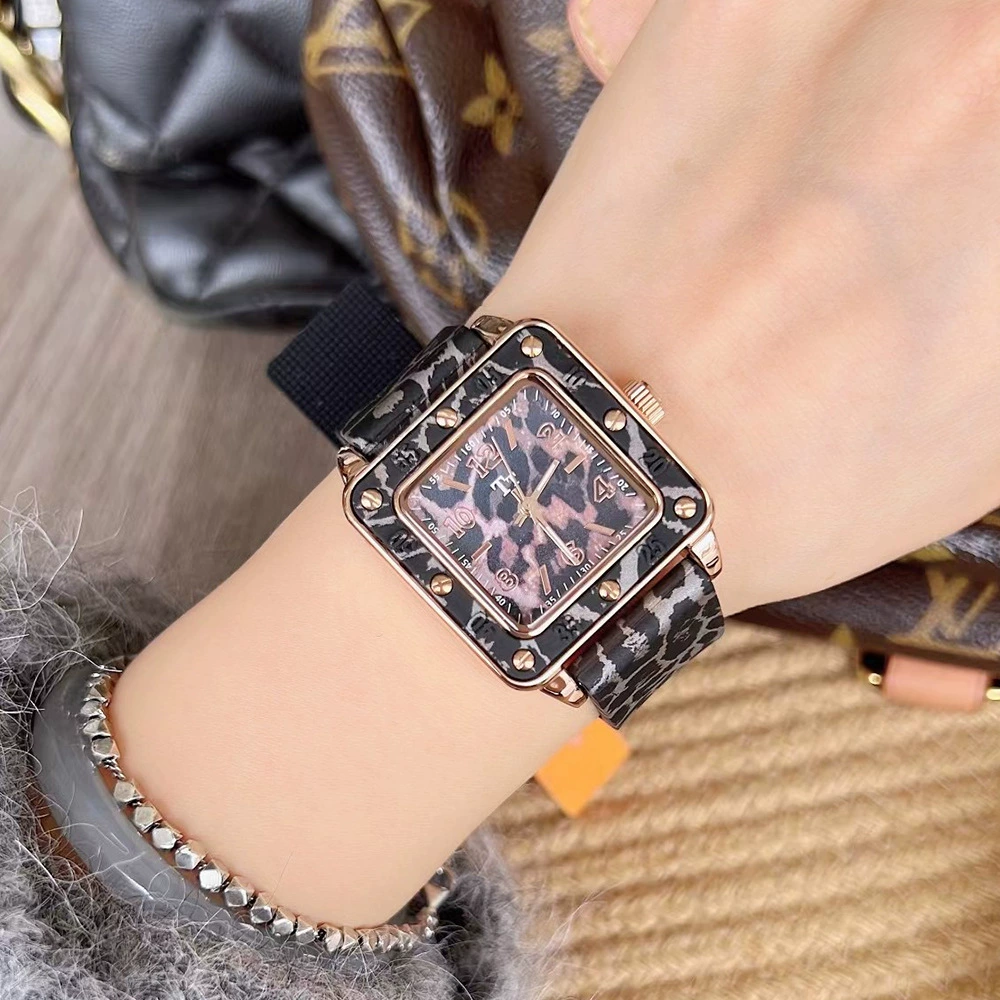 Производитель поставляет TT Tita Tower Leopard Tattoo Founded Watch Женские властные ретро крупный циферблат Женские часы с простым темпераментом Личный часы