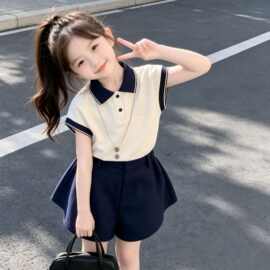 女童夏套装学院风2026超火儿童巨好看薄款米色POLO领上衣蓝色短裤