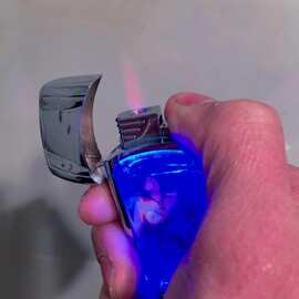 新奇特美女整蛊直冲防风绿焰打火机抖音快手视频号直播爆款打火机