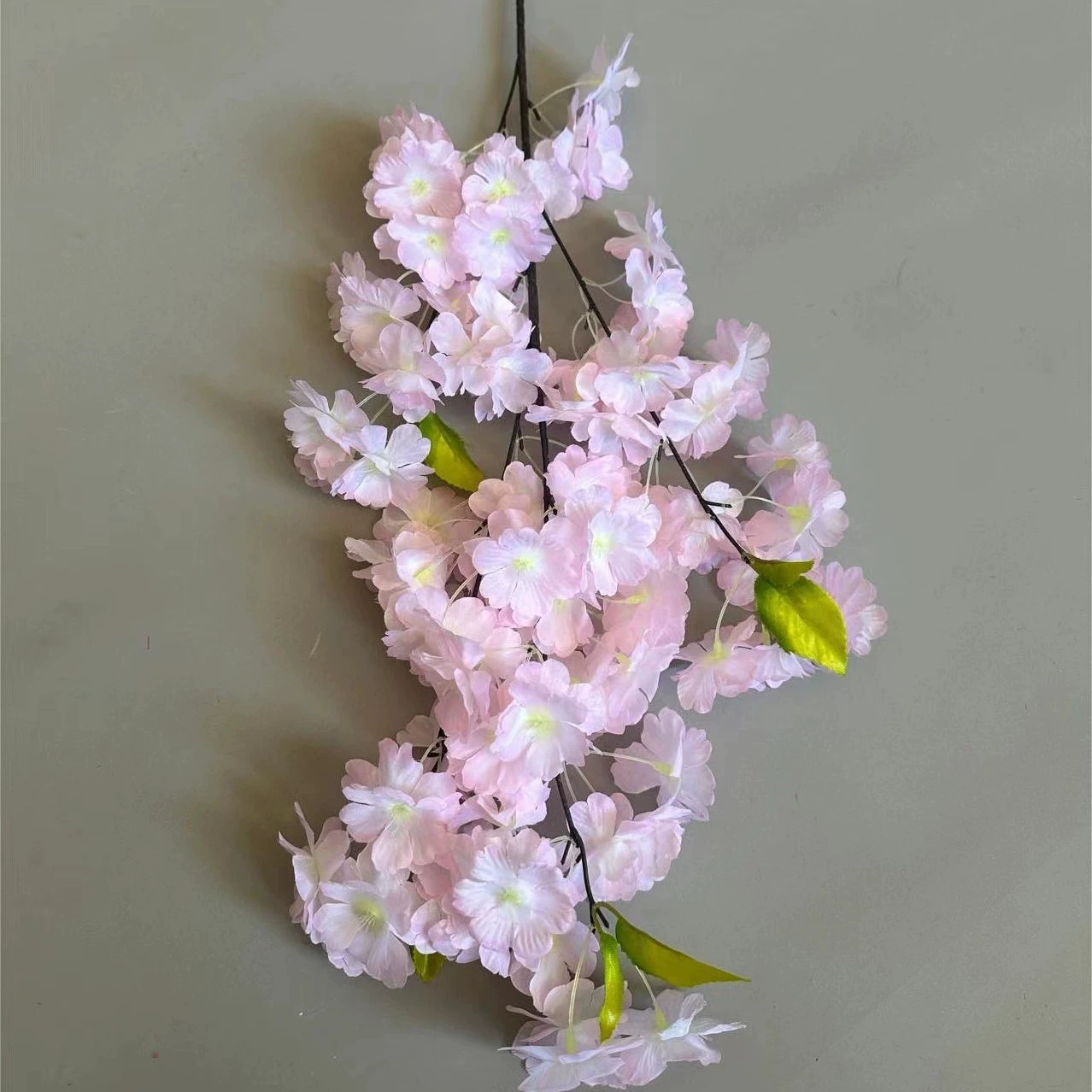 Смоделированные ветви сакуры, искусственные стебли сакуры, 3–5-shteenik, несколько цветов, вариант 1,15 м