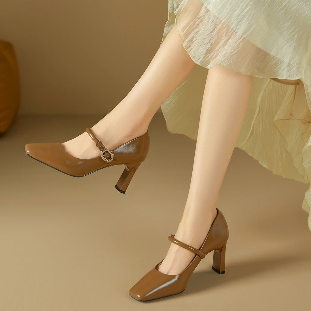 Hermoso viento de hebilla de tacones gruesos zapatos de mujer 2026 primavera nuevos zapatos de tacones altos de cabeza cuadrada francesa
