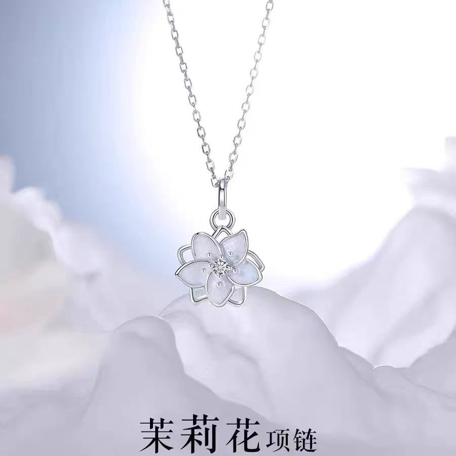 Autumn and Summer New White Copper Jasmine Necklace Accessories Women's Niche Light Luxury High-End Glue Pendant Clavicle Chain Wholesale