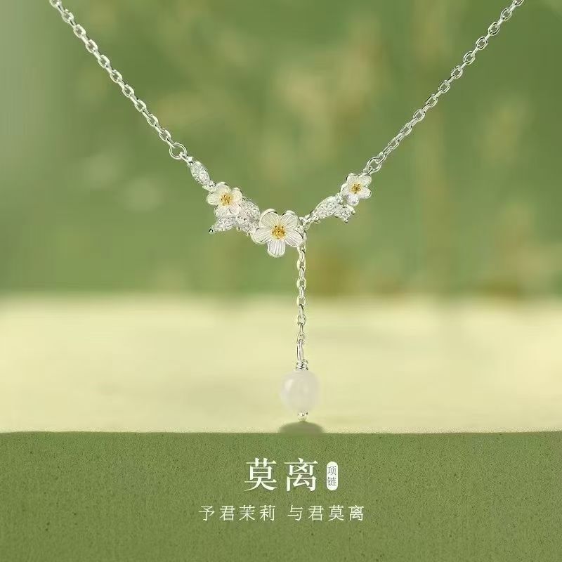 New Trendy Influencer Picks Hot-Selling White Copper Jasmine Necklace Accessories for Women, Light Luxury Exquisite Jewelry Wholesale