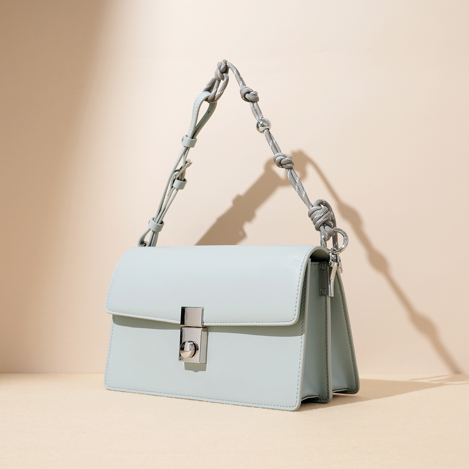 欧美时尚真皮小方包女2025新小众设计链条包百搭单肩斜挎包机车包
