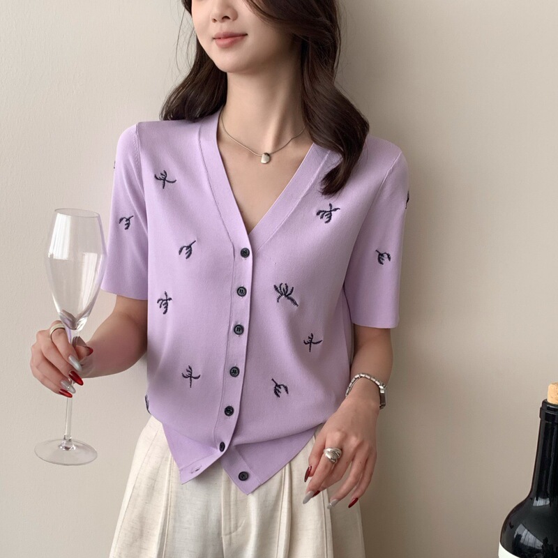 Nanyou High-End Women's Clothing 2026 Summer New Exquisite Embroidery V-Neck Short-Sleeve Knitted Cardigan Elegant Slimming Top Nanyou High-End Women's Clothing 2026 Summer New Exquisite Embroidery V-Neck Short-Sleeve Knitted Cardigan Elegant Slimming Top