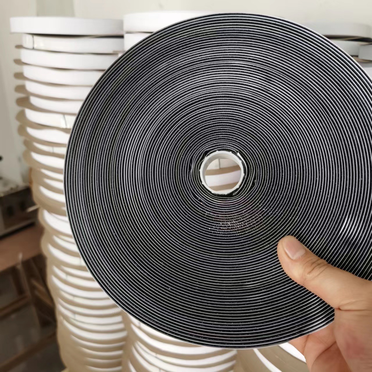 Adhesivo de doble cara Hebilla de Velcro Superficie de gancho de nylon Superficie de lana Pegatinas para madre e hijo con adhesivo Fábrica de velcro